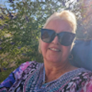 Meet your Posher, Flora